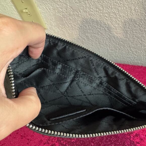 🤍MICHAEL KORS🤍 Classic Black, Grey MK Branded Wristlet, Silver Hardware - Picture 9 of 10